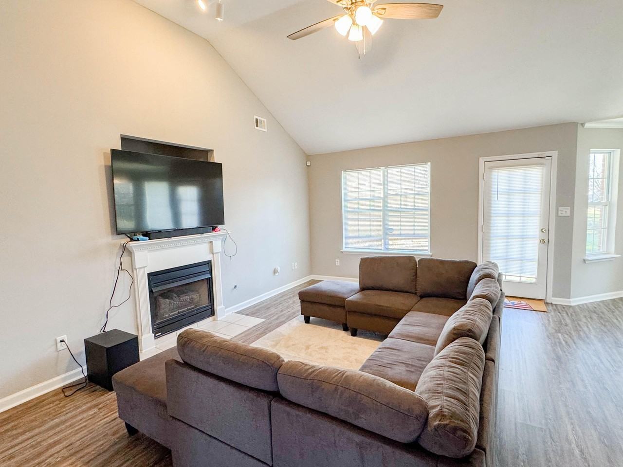 4620 Country Glen Cir - Photo 3 of 22