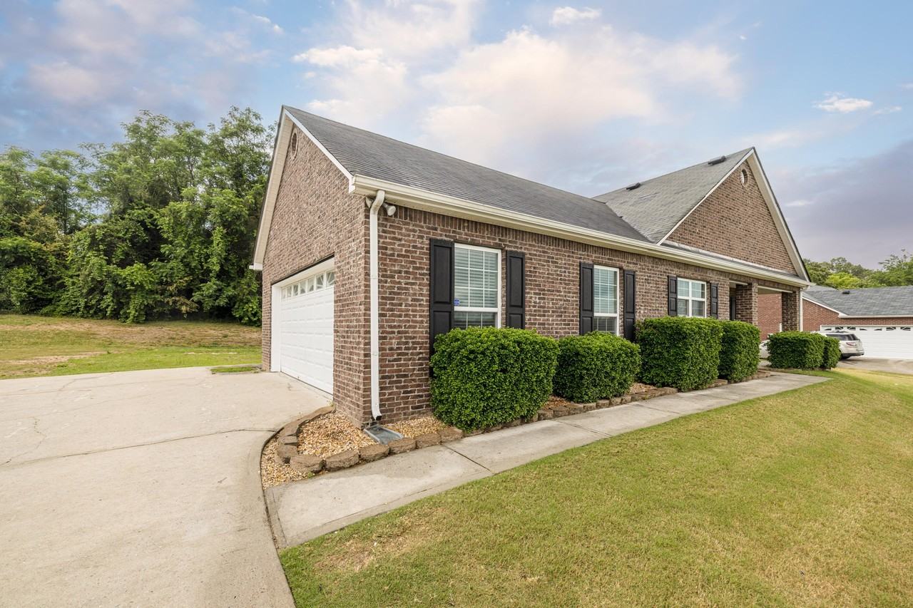 705 Porter Ln - Photo 4 of 43