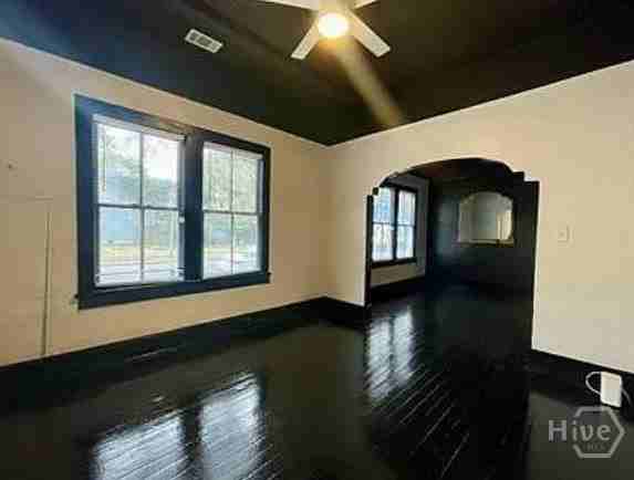 2221 Harden St - Photo 2 of 16