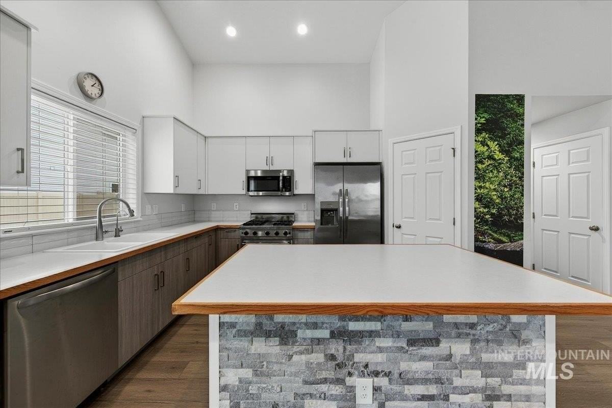 878 W Jasper St - Photo 2 of 26