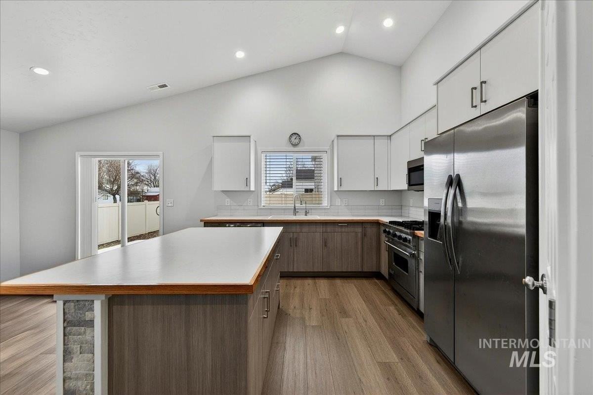 878 W Jasper St - Photo 4 of 26