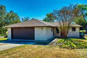 featured image of 821 Laura Belle Dr