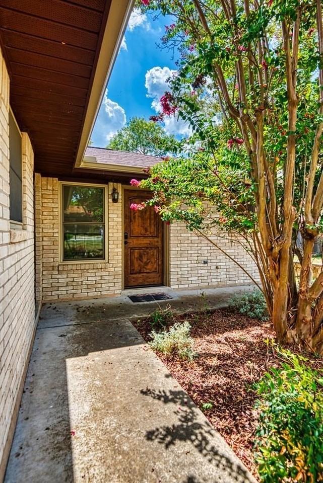 821 Laura Belle Dr - Photo 2 of 20