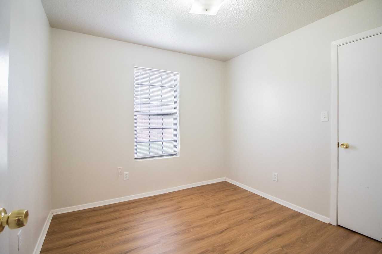 6307 24th St - Photo 6 of 14