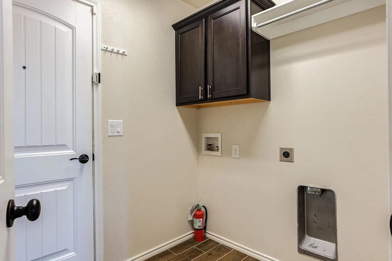 13813 Uvalde Ave - Photo 3 of 23