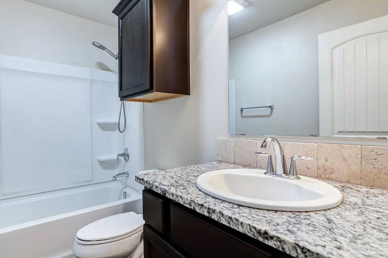 13813 Uvalde Ave - Photo 4 of 23