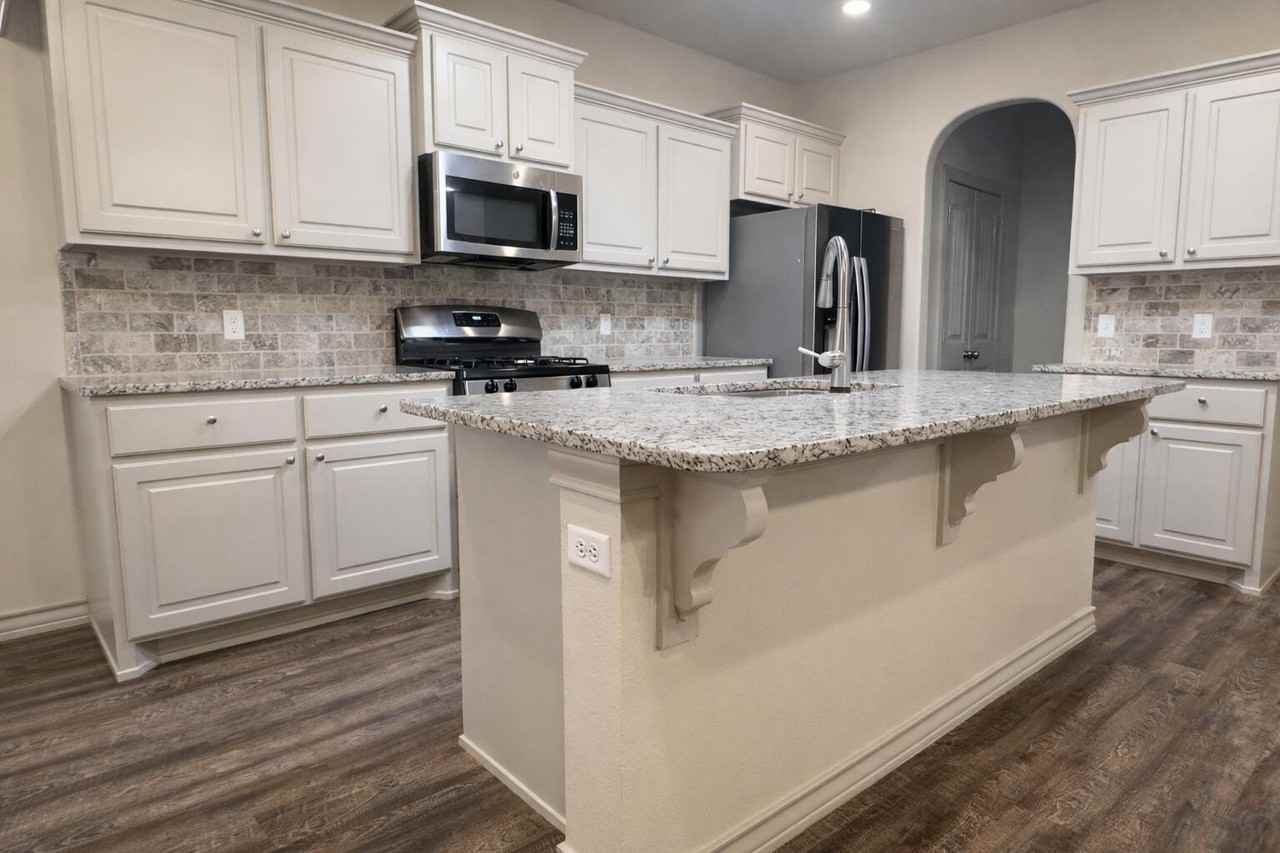 5305 Kemper St - Photo 7 of 18