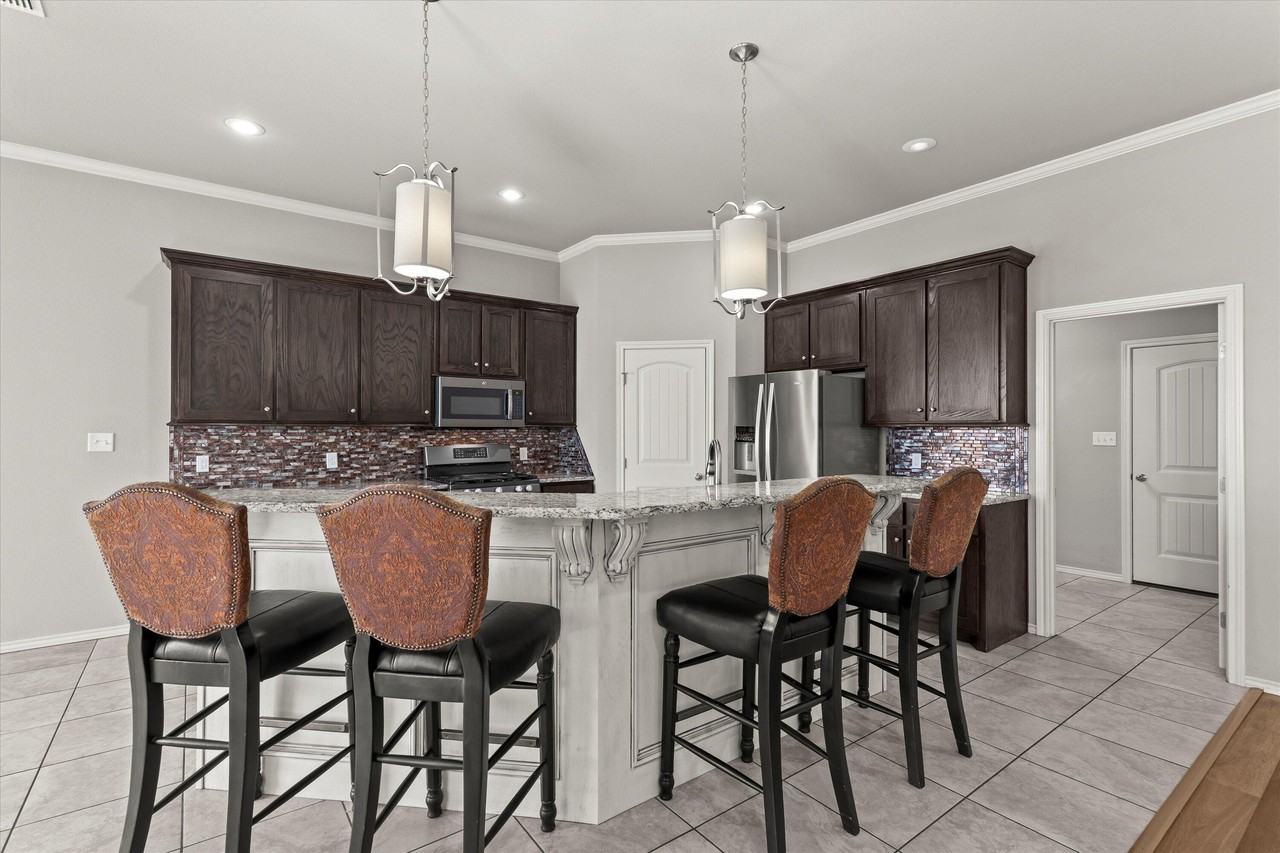 9616 Kline Ave - Photo 5 of 35