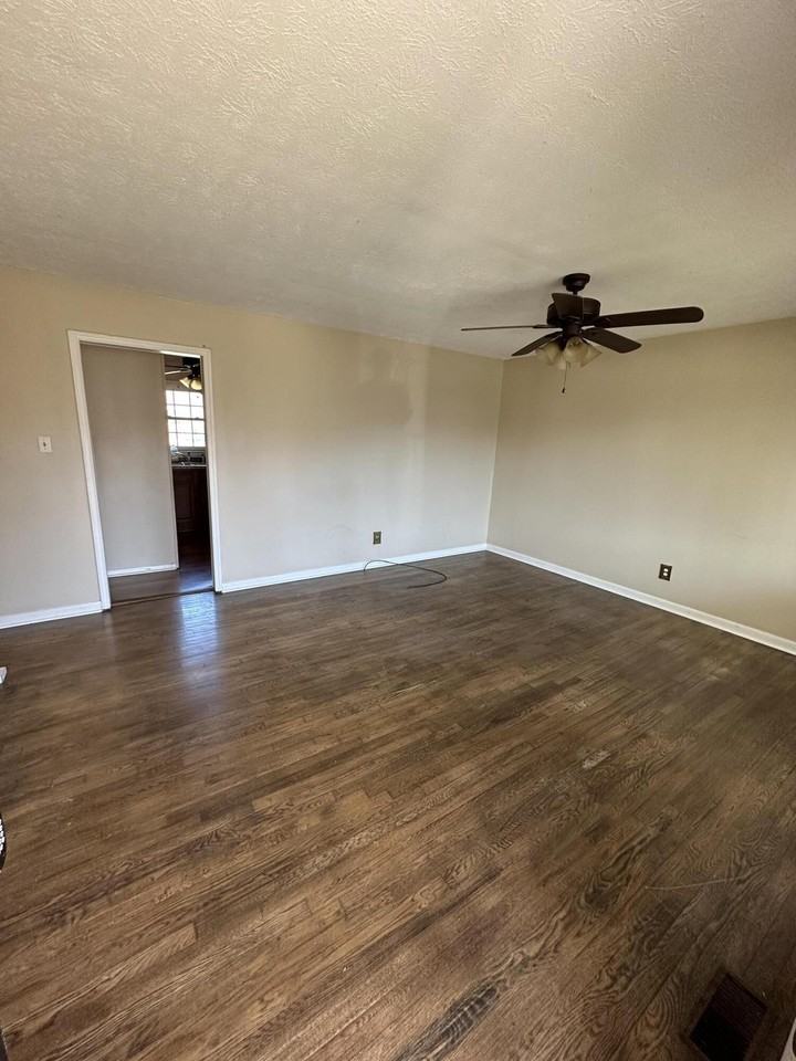 420 Hedgewood Dr - Photo 2 of 13