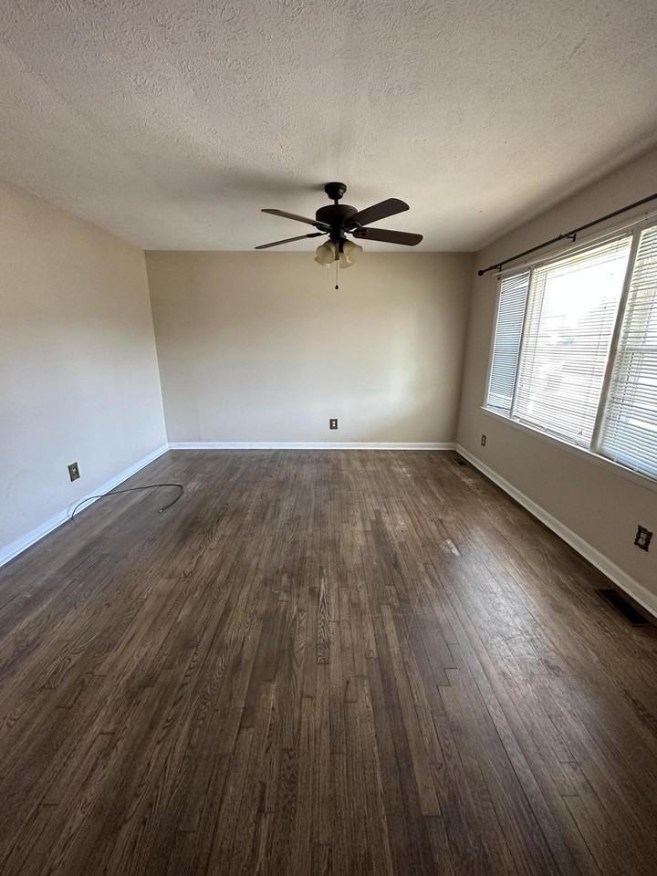 420 Hedgewood Dr - Photo 3 of 13