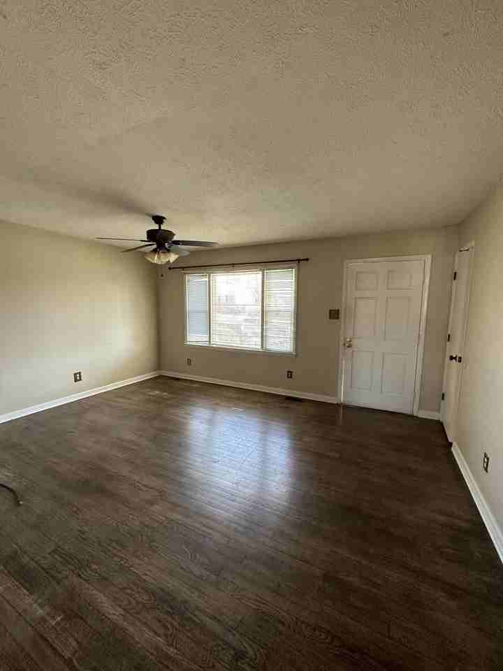 420 Hedgewood Dr - Photo 4 of 13