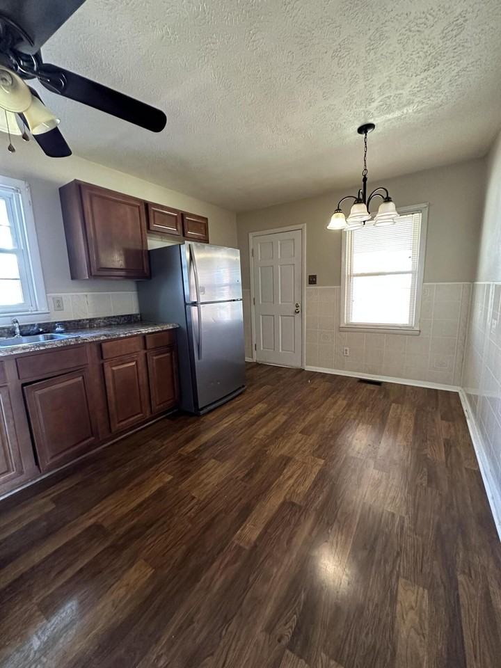 420 Hedgewood Dr - Photo 5 of 13