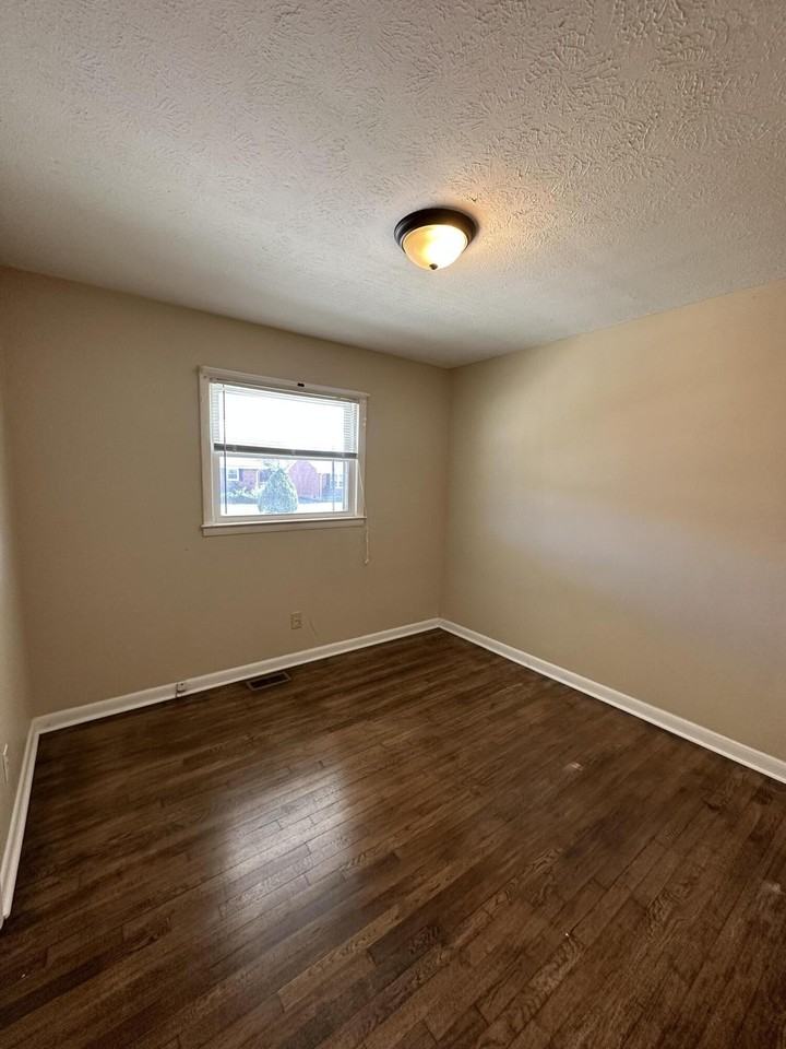 420 Hedgewood Dr - Photo 7 of 13