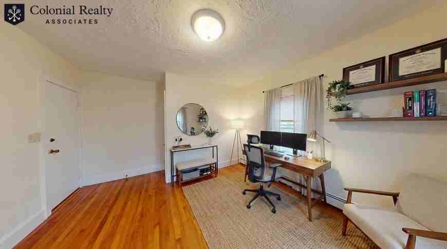 174 Cushing St - Photo 3 of 10