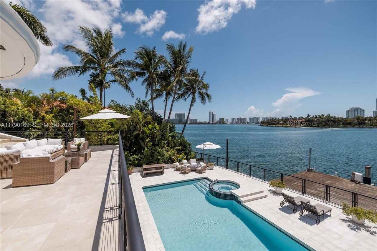 2 S Hibiscus Dr - Photo 2 of 35