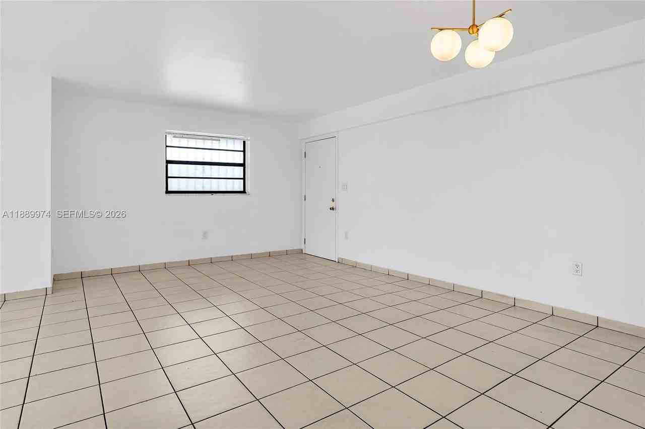 3945 Sw 89th Ave #201 - Photo 6 of 24