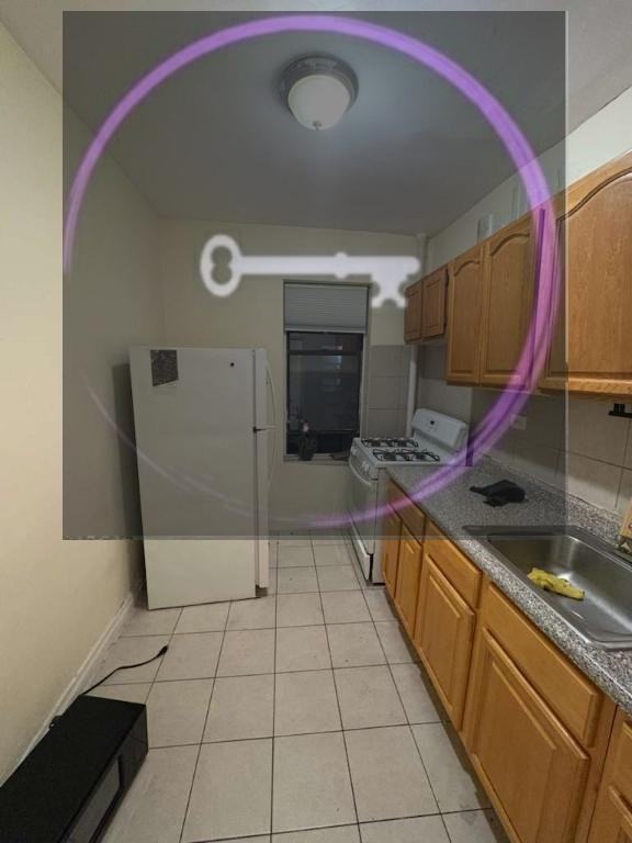 2213 Cropsey Ave - Photo 3 of 5