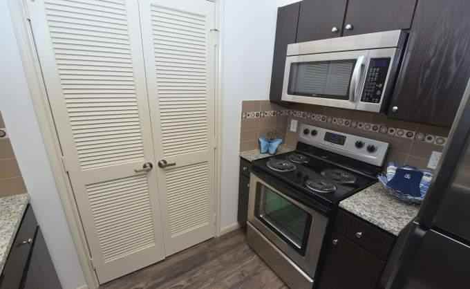 3603 Chenevert St - Photo 5 of 10