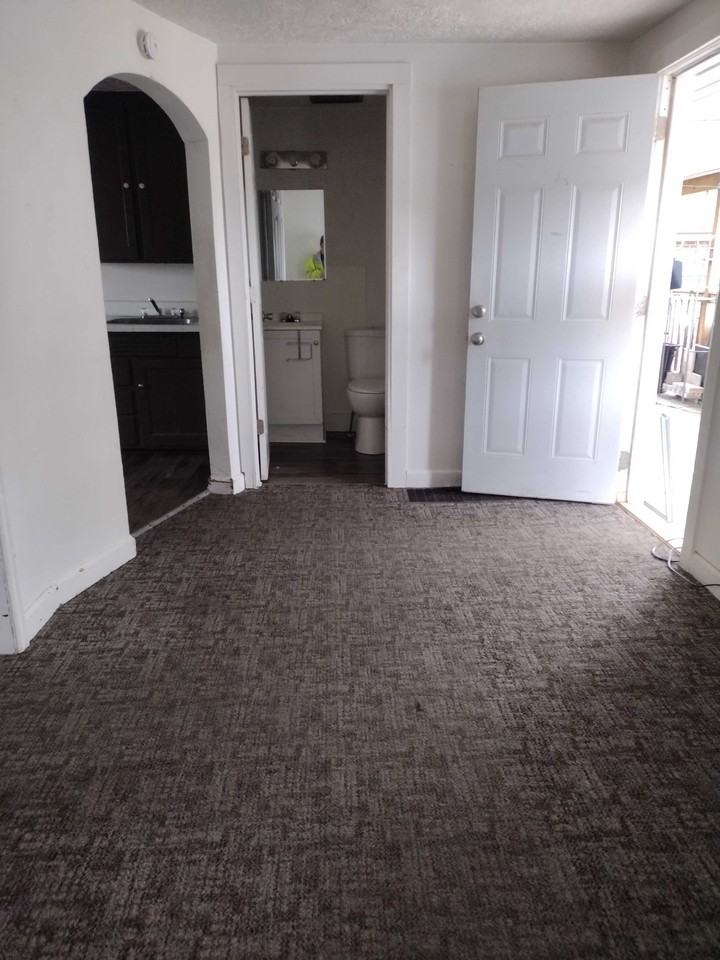 208 S Duluth Ave #1 - Photo 2 of 7