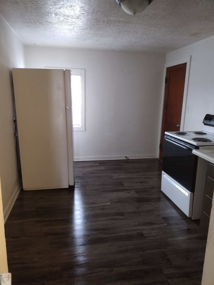 208 S Duluth Ave #1 - Photo 5 of 7