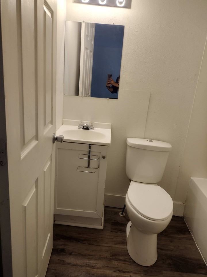 208 S Duluth Ave #1 - Photo 6 of 7