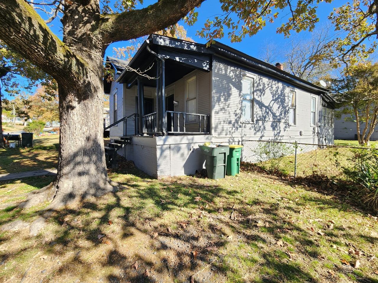 923 Abigail St #B - Photo 2 of 7