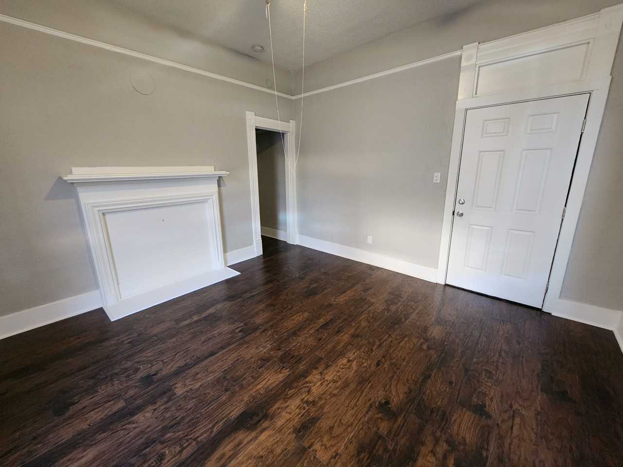 923 Abigail St #B - Photo 3 of 7