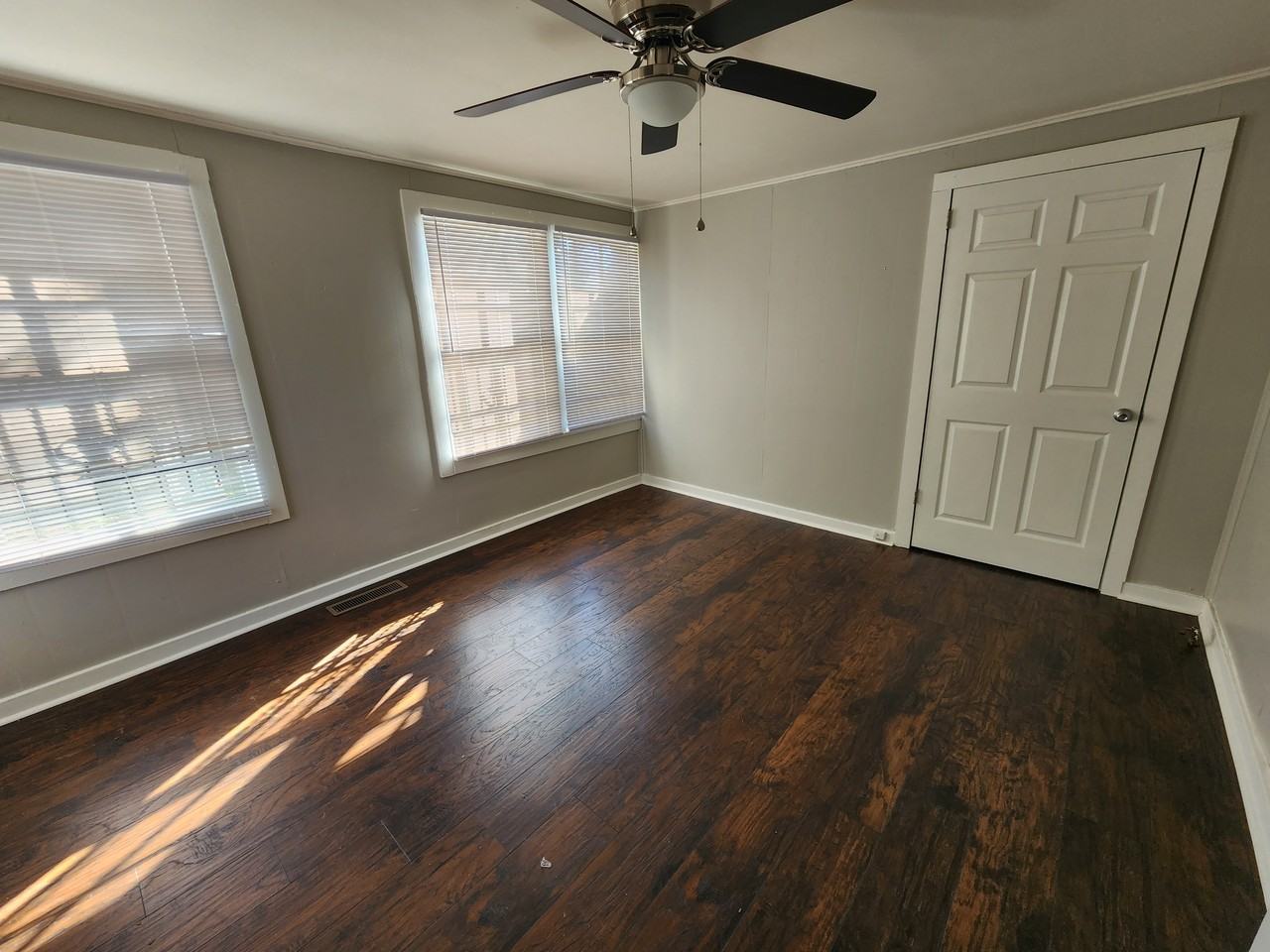 923 Abigail St #B - Photo 4 of 7