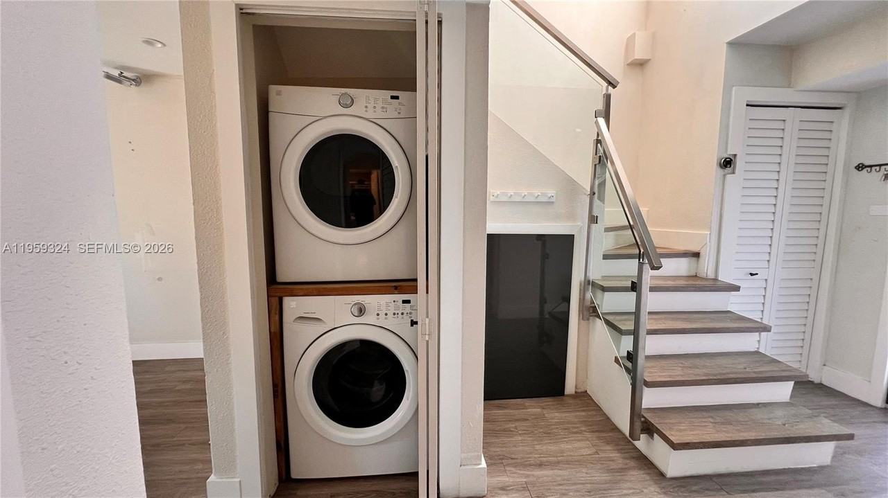 3538 Sw 17th St #1B - Photo 5 of 27