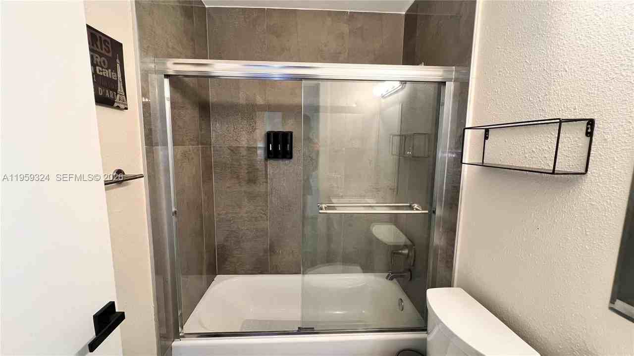 3538 Sw 17th St #1B - Photo 7 of 27