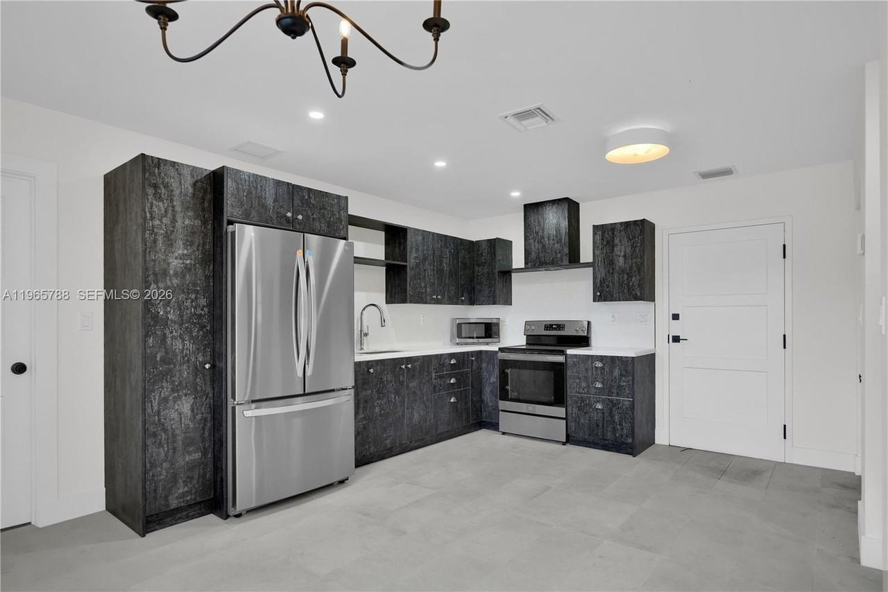 5980 Sw 40th Ave #C - Photo 2 of 28