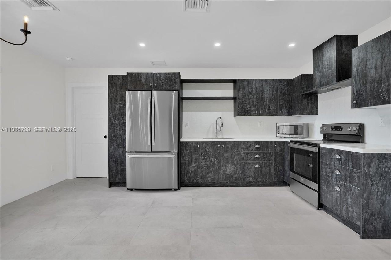 5980 Sw 40th Ave #C - Photo 3 of 28