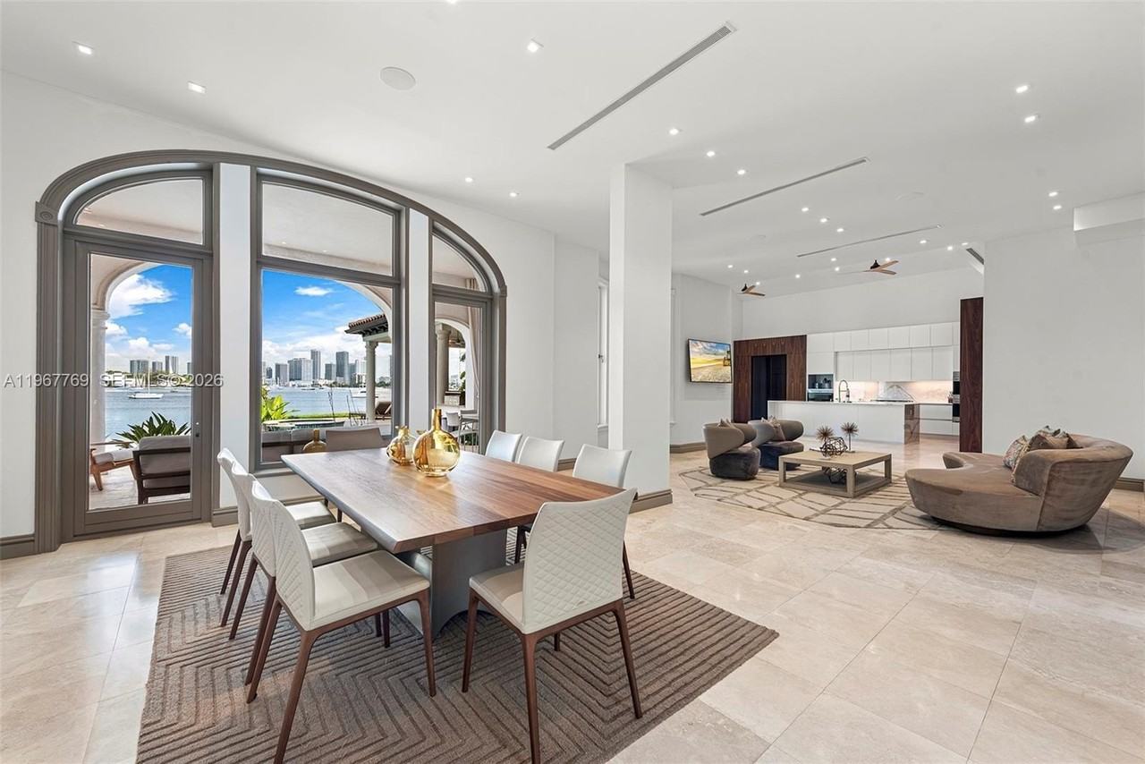 432 S Hibiscus Dr - Photo 5 of 50