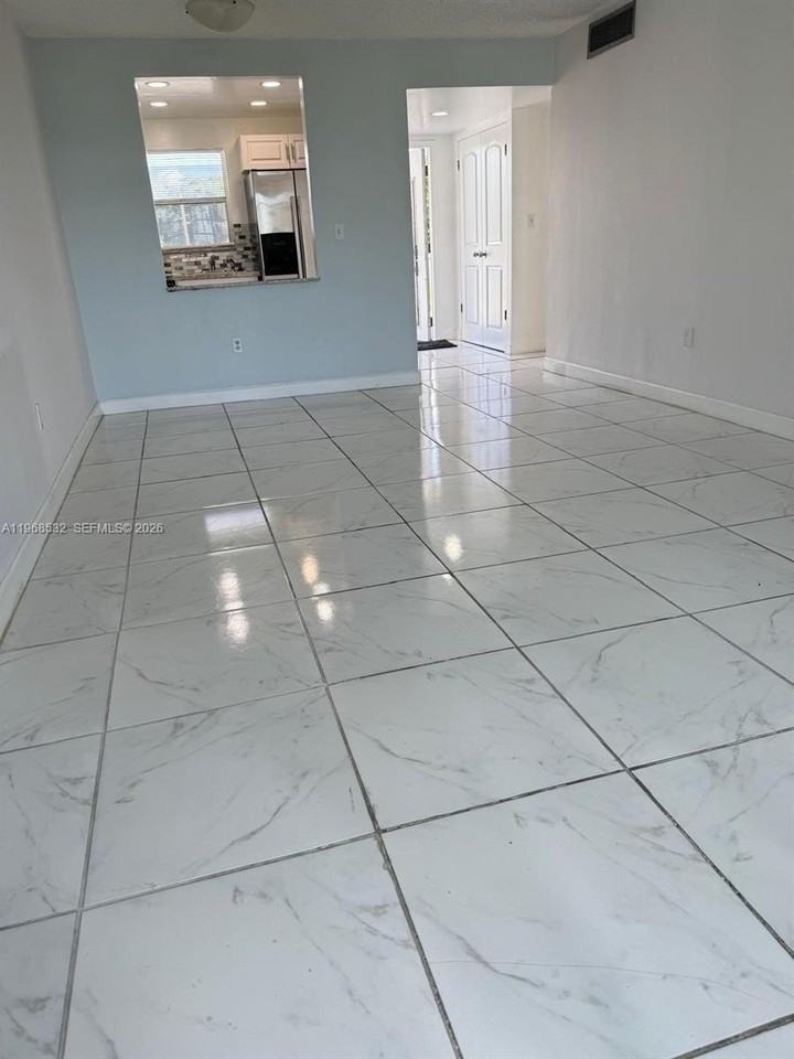 8135 Sunrise Lakes Blvd #205 - Photo 5 of 12