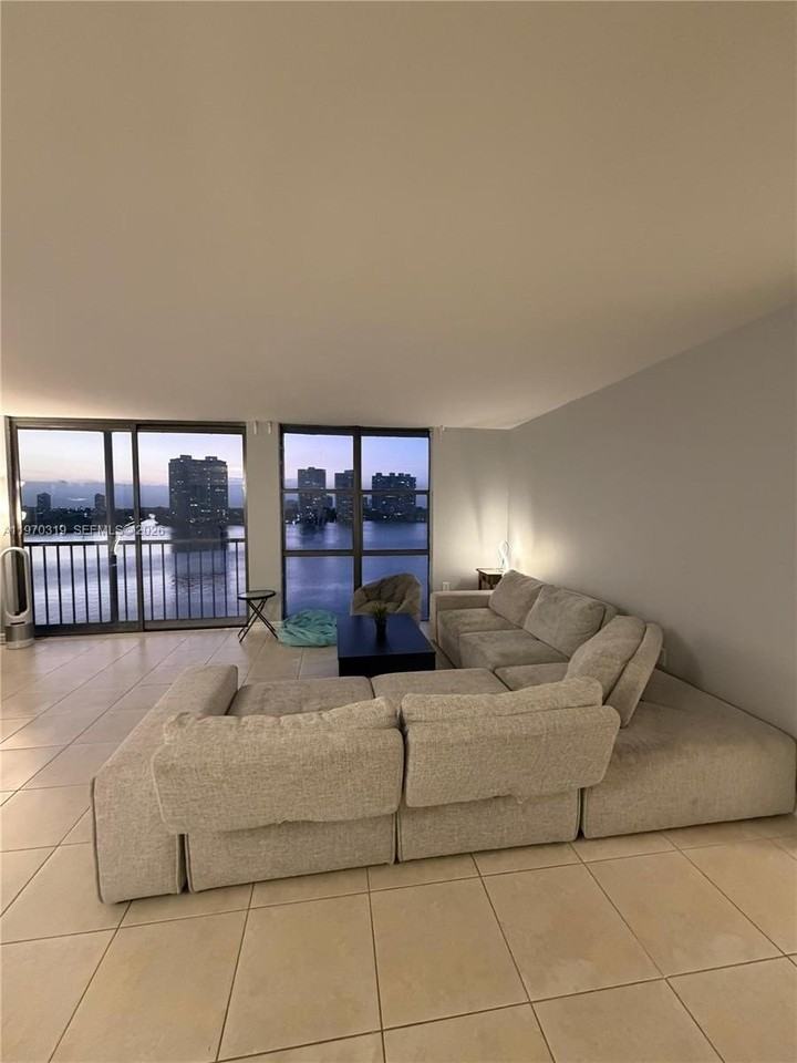 17600 N Bay Rd #N907 - Photo 3 of 22