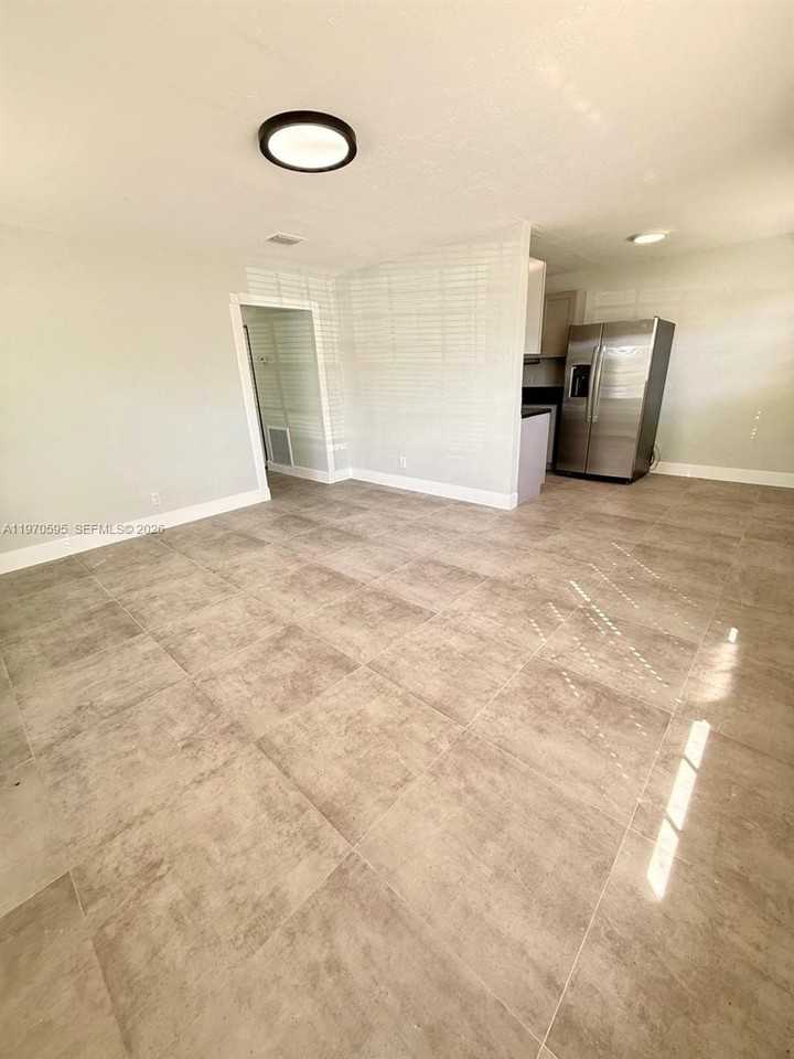 4021 Sw 27th St - Photo 3 of 13