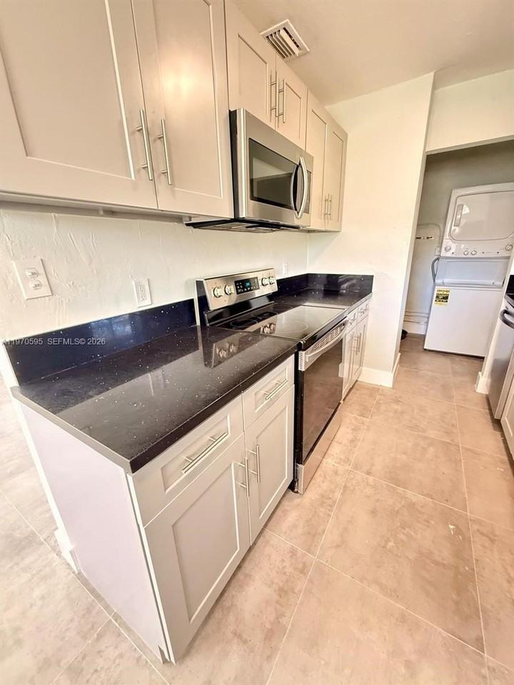 4021 Sw 27th St - Photo 5 of 13