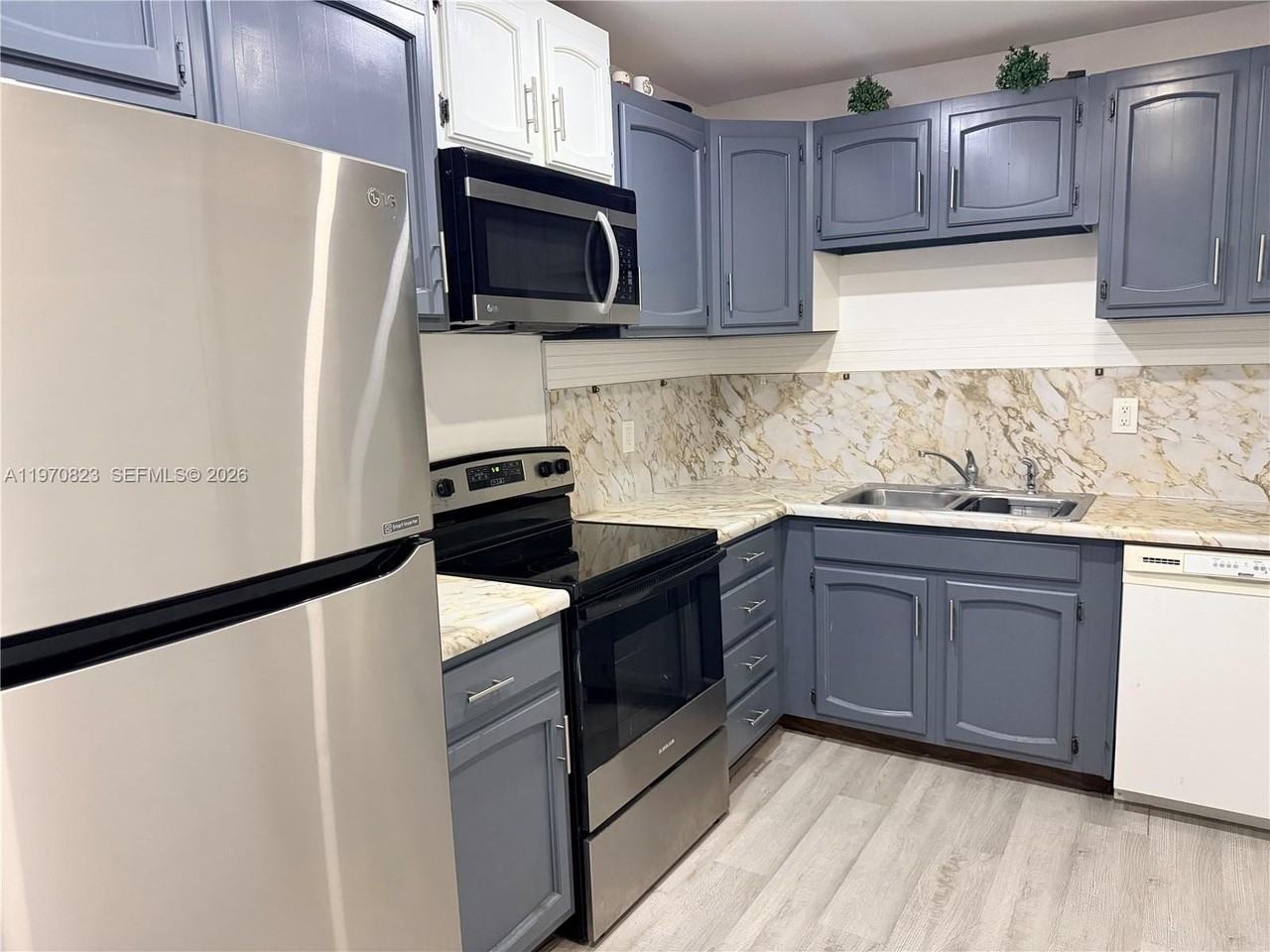 1320 N 69th Way - Photo 5 of 17