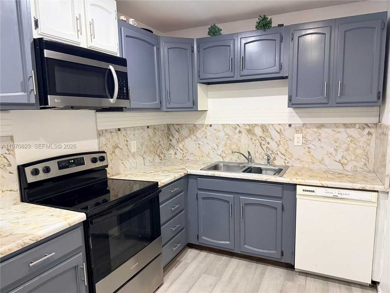 1320 N 69th Way - Photo 6 of 17