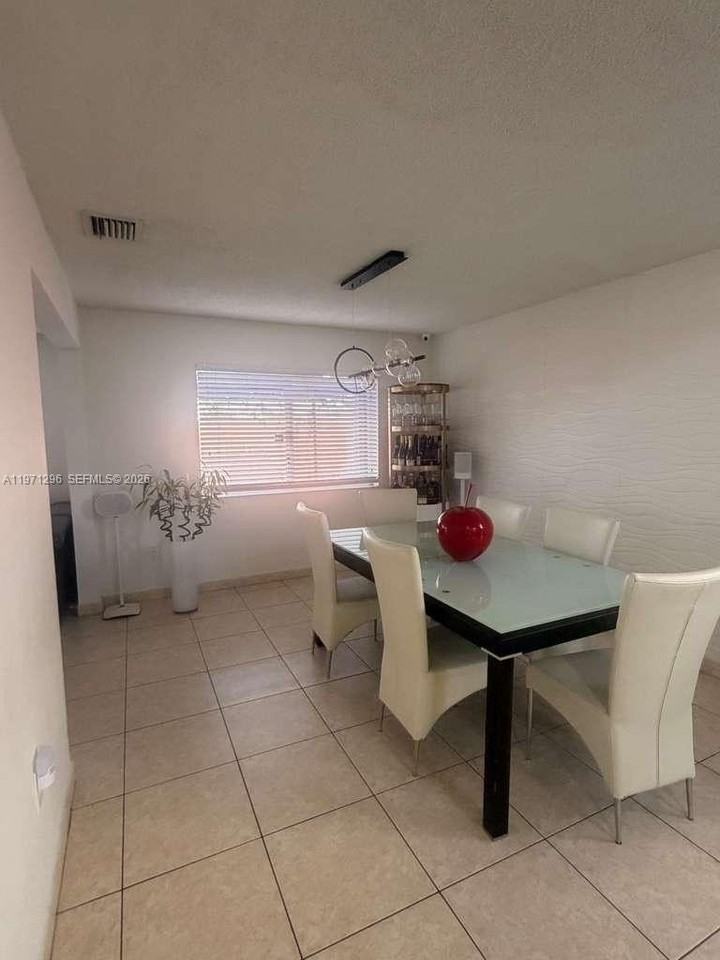 10863 Nw 53rd Ln - Photo 3 of 24