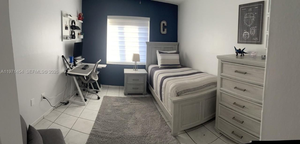 4533 Sw 143rd Pl - Photo 2 of 11