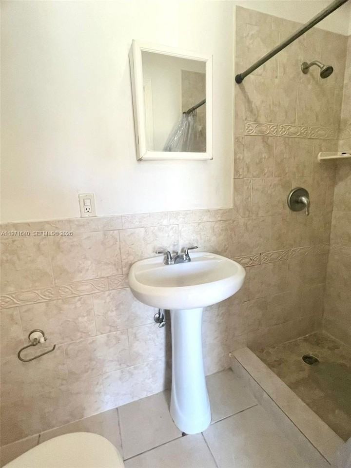 1601 Ne 175th St #2 - Photo 4 of 6