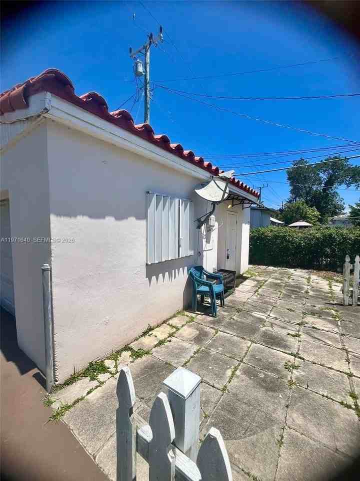 1601 Ne 175th St #2 - Photo 5 of 6