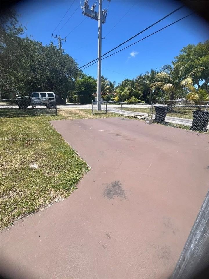 1601 Ne 175th St #2 - Photo 6 of 6