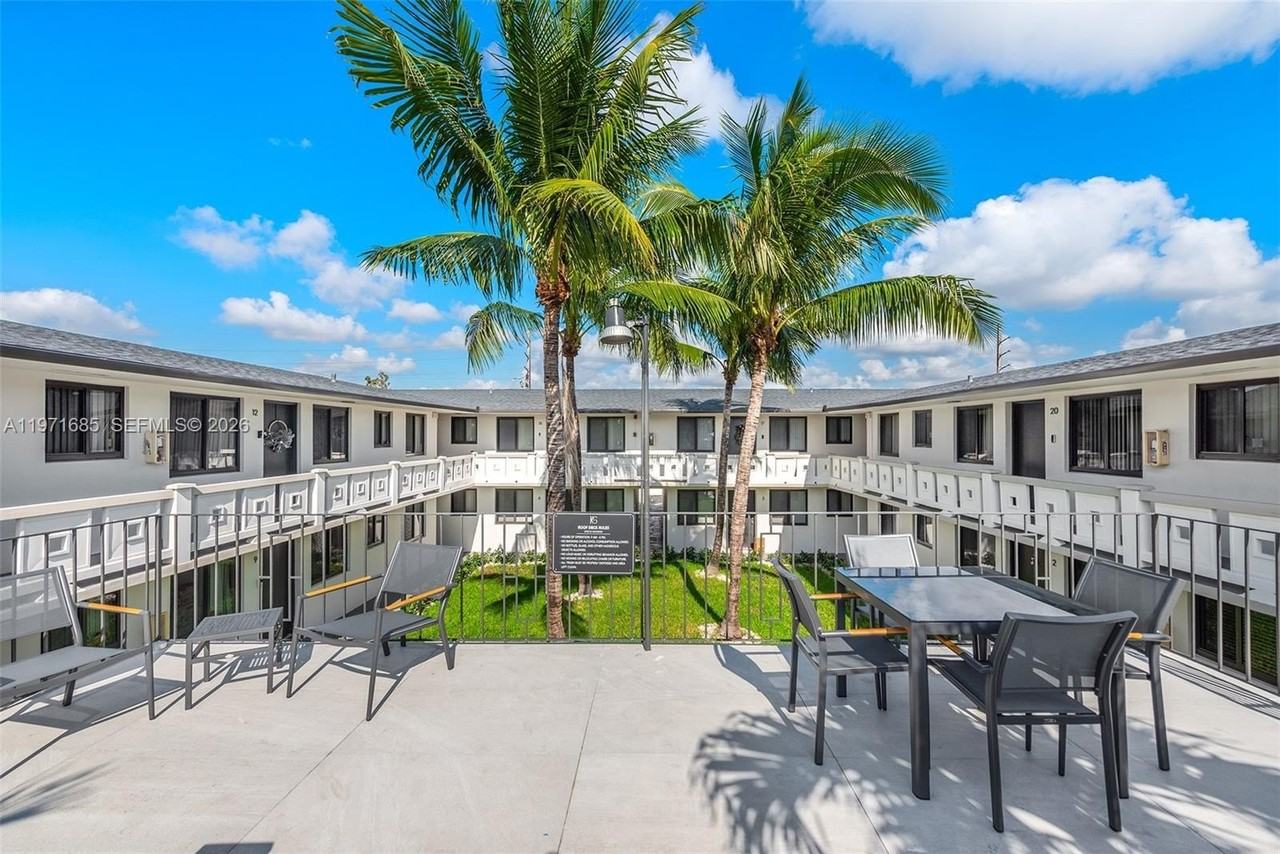 1345 W 28th St #16 - Photo 4 of 18