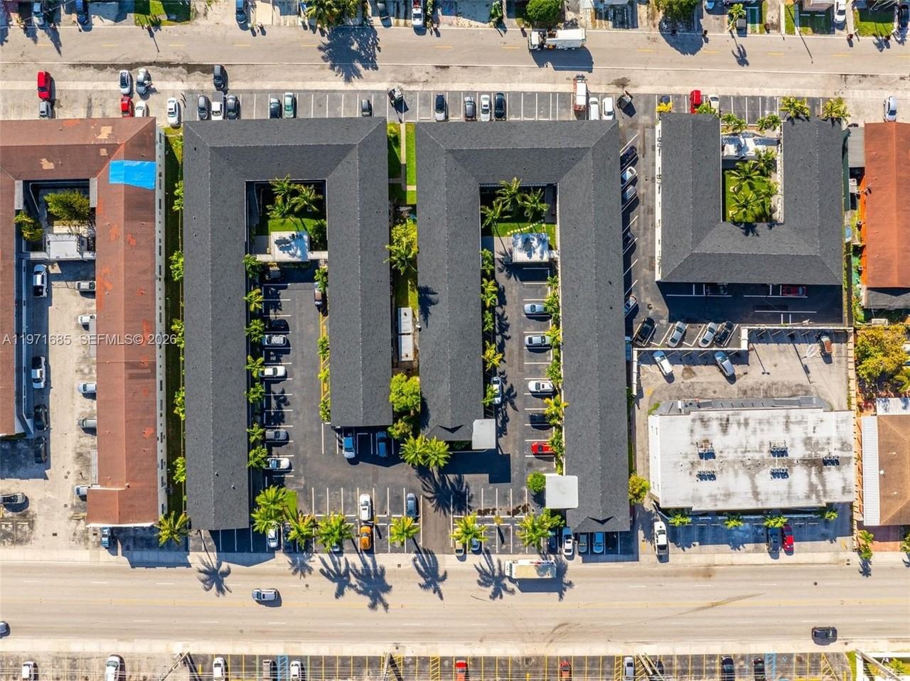 1345 W 28th St #16 - Photo 6 of 18