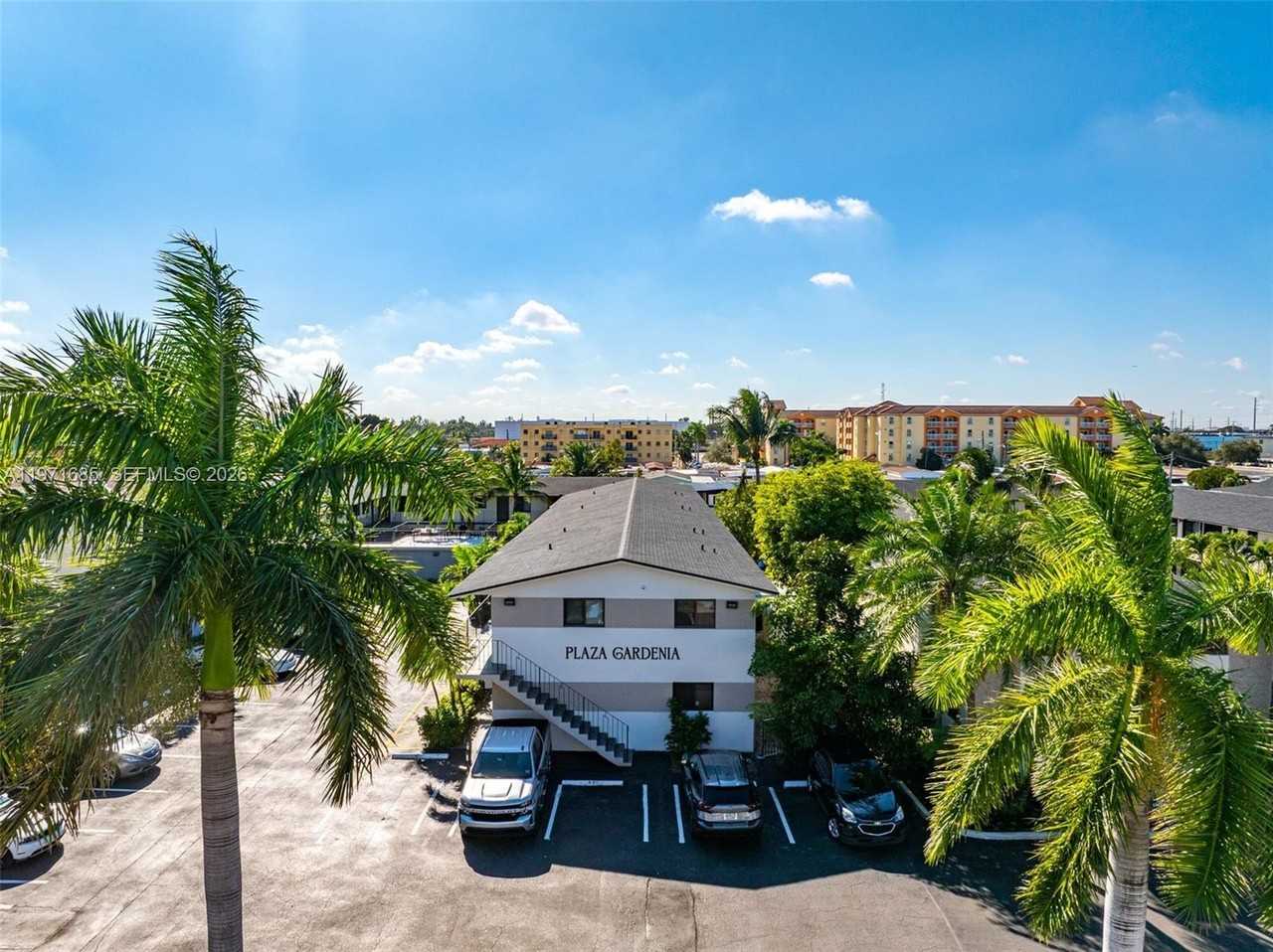 1345 W 28th St #16 - Photo 7 of 18