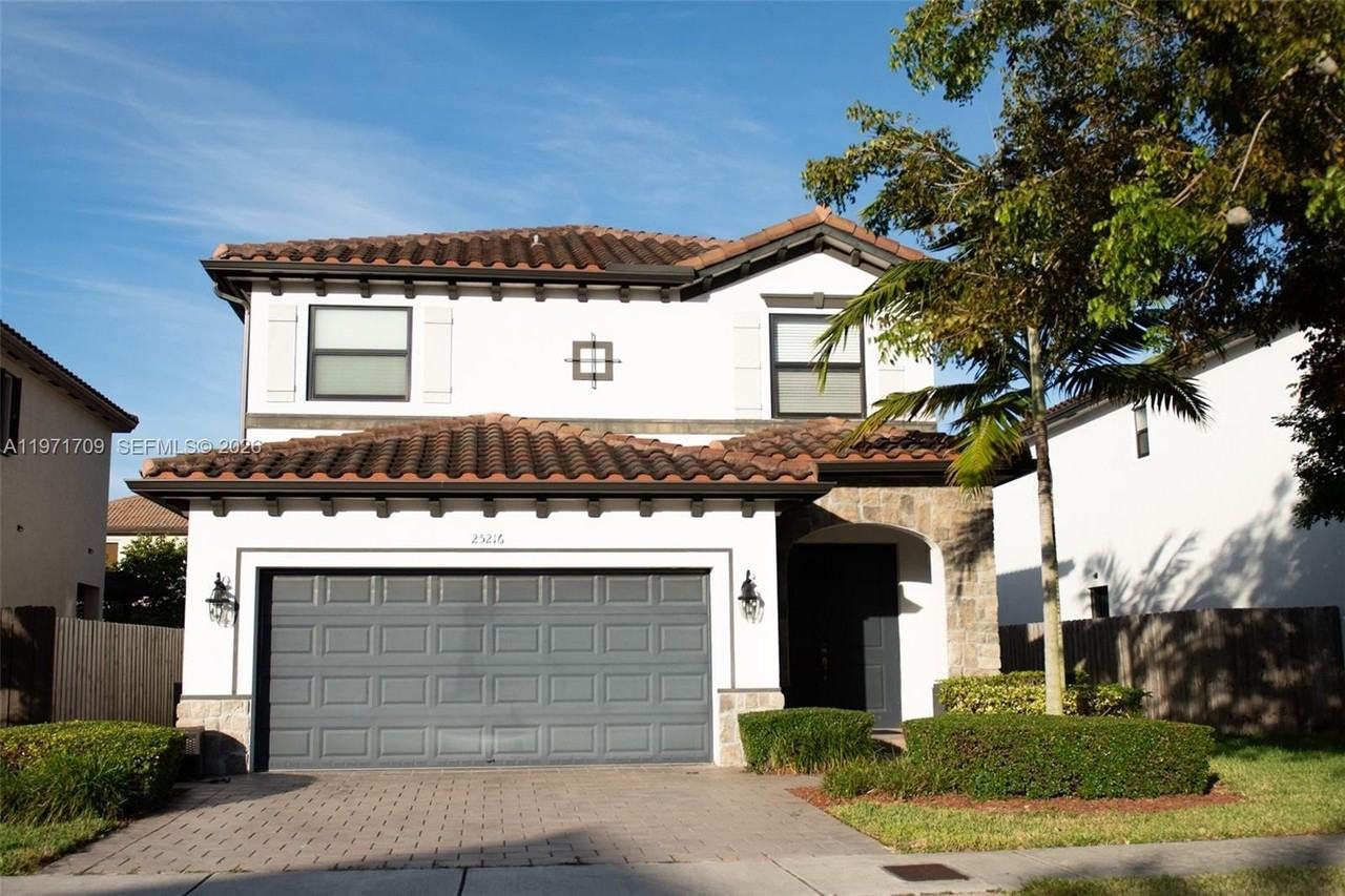 25216 Sw 118th Ave - Photo 2 of 17