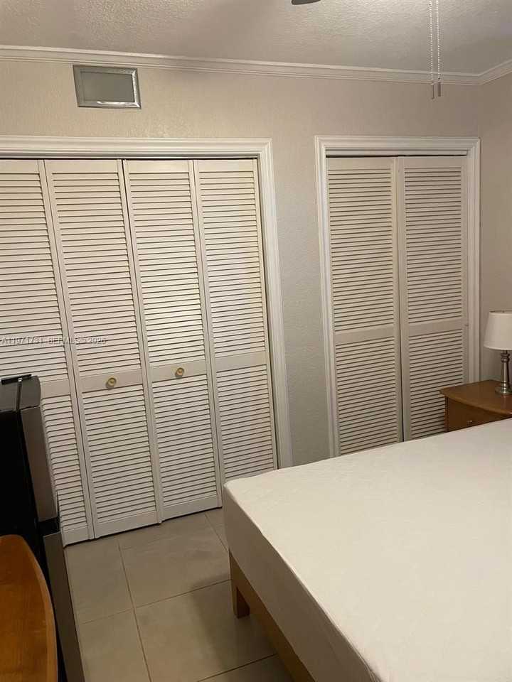 4717 Washington St - Photo 5 of 7