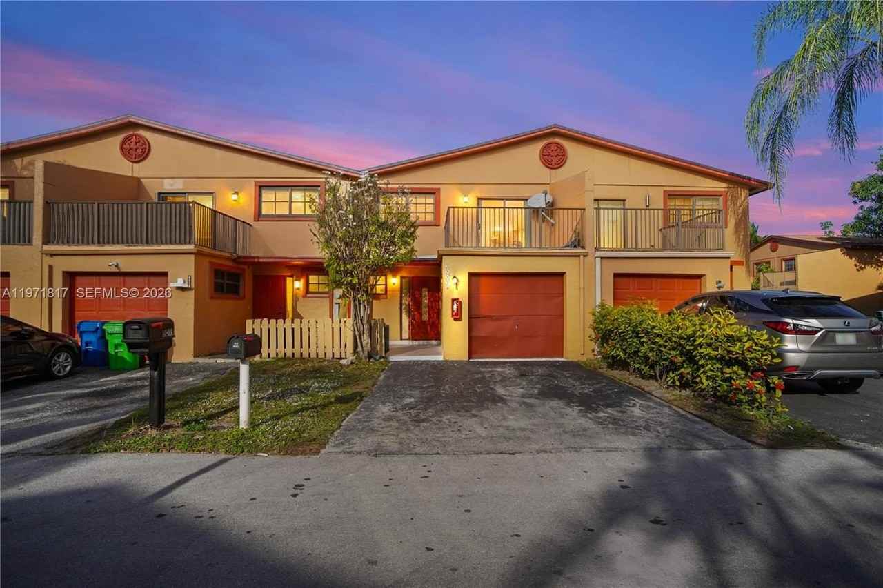 8011 Nw 27th Pl - Photo 2 of 31